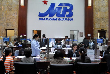 VN stocks step down from rally