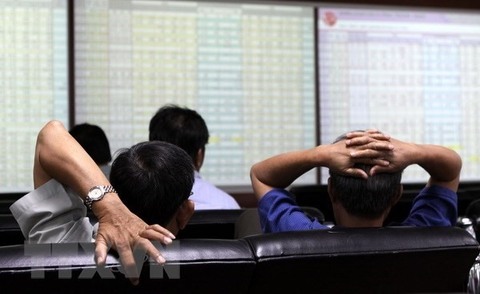 VN stocks saved by rally in oil prices