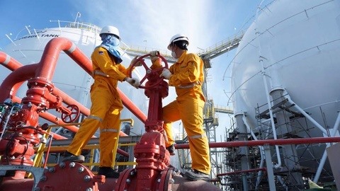 Petro firms drive VN Index up for a third day