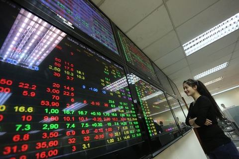 VN stocks fall as blue chips dive