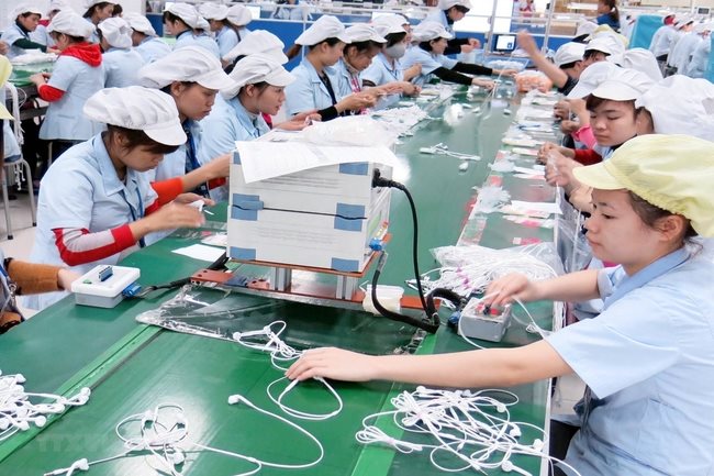 Vietnam August trade surplus jumps on Samsung phone shipments
