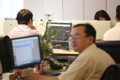 VN stocks positive following Fed meeting