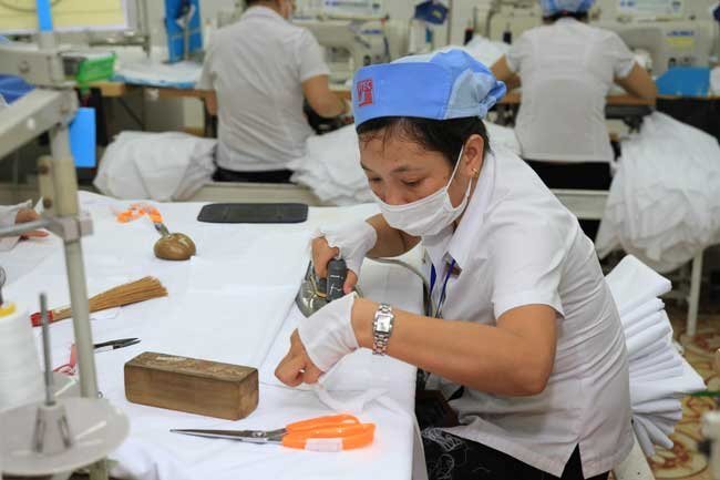 Vietnam sees trade surplus in mid-June