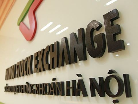 Investors still cautious, VN stocks mixed