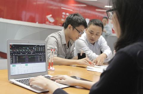 VN-Index grows for second day on corporate prospects