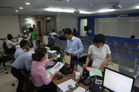 VN stocks decline as selling pressure mounts