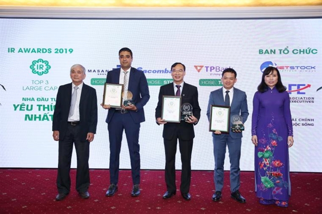 Winners of IR Awards 2019 voted by investors in the large capitalisation category at a ceremony held in HCM City on August 9. — VNS Photo Xuân Hương
            