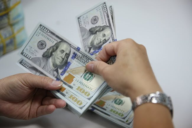 Year-end greenback price expected to reach VND23,550: HSBC