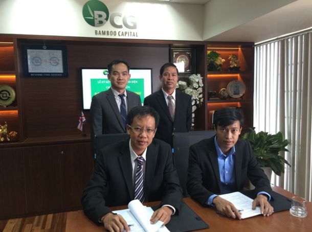 Siting (left to right) : Mr.Nguyen The Tai – Vice Executive Chairman cum CEO of BCG and Mr. Ho Cong Bao General Director of Thanh Vu Tay Ninh at the signing ceremony