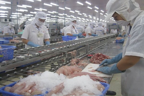 U.S. lowers antidumping tariffs on Vietnamese tra fish