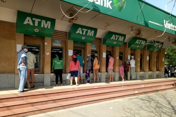 Banks race to lower service fees