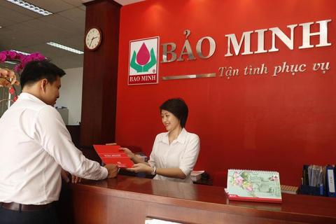 VN stocks fall further, financial-insurance firms extend losses