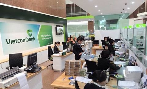 Bank stocks lift the VN-Index despite low opening