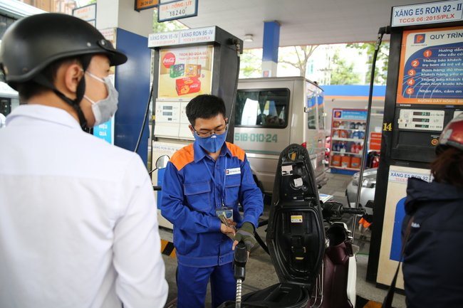Gasoline prices likely to edge up tomorrow