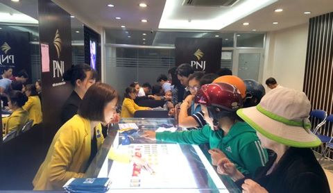 VN stocks rise but liquidity dries up