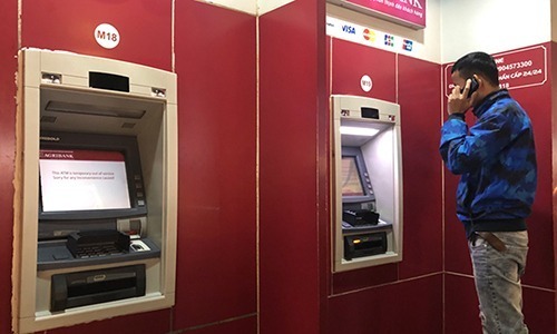 Hanoi ATMs stutter during busy Lunar New Year lead-up