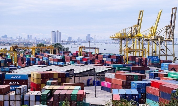 Vietnam slips into $100 mln trade deficit