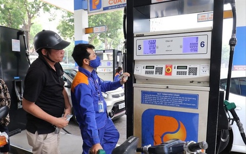 Petrol firm Petrolimex (PLX) reports a loss of VND1.9 trillion
