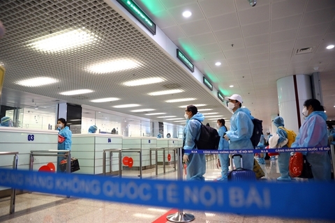VN stocks give up gains, air-transport sector buffed by vaccine development