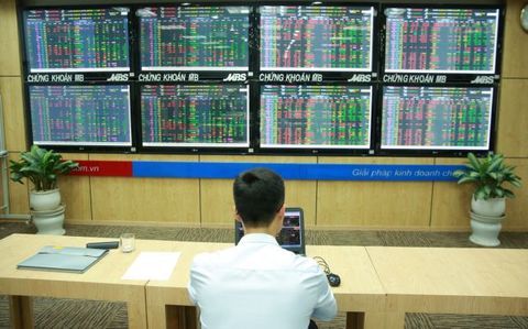 VN-Index hits one-year high of 1,000 points