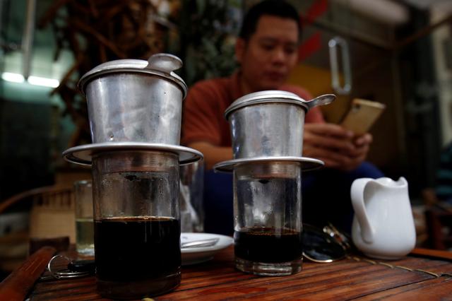 Asia Coffee-Vietnam prices steady, traders eye weather ahead of harvest