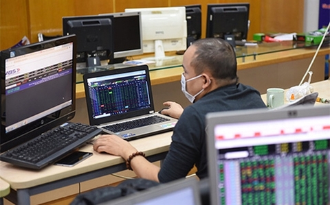 Stock market continues to grow, trading around 1,700 - 1,760 points next year
