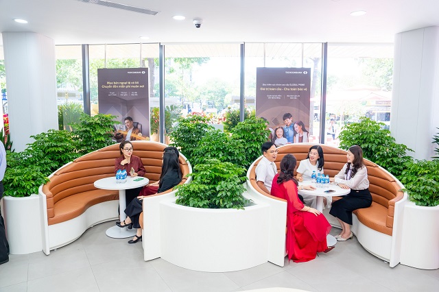 Forbes magazine: Techcombank was voted the “#1 Bank in Vietnam” by customers for second consequitive year