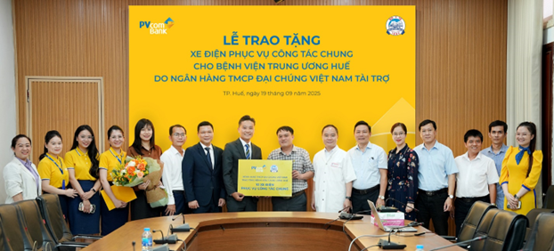 PVcomBank donates 10 electric vehicles to support Hue Central Hospital operations